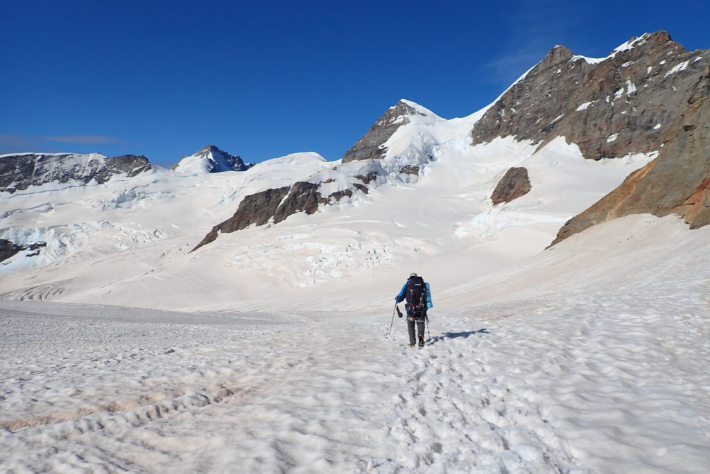 En Jungfraujoch, desandamos el Glaciar Aletsch en busca de Märjelen. Arriba el Jungfrau